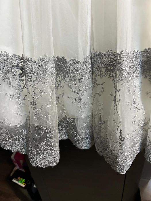 Продам красивое детское платье в пол