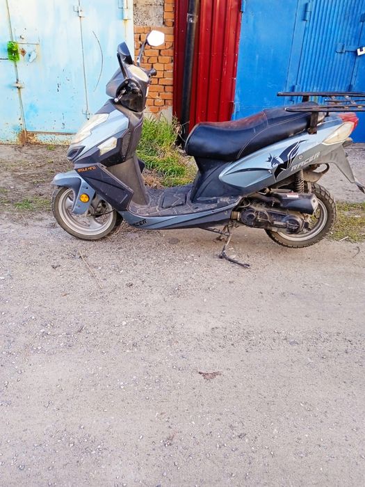 Скутер Рэйсер на ходу