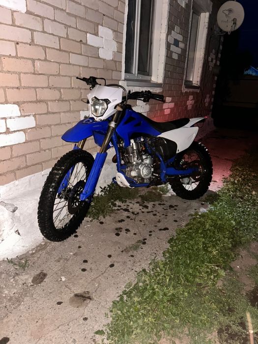 Продам мотоцикл эндуро 250
