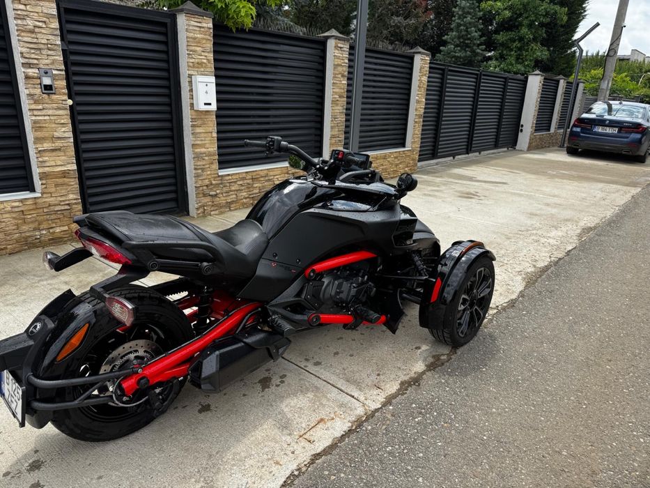 Vând Can-Am Spyder