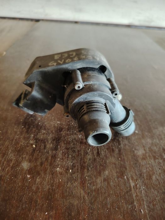 Вторична водна помпа за БМВ е39 / BMW e 39