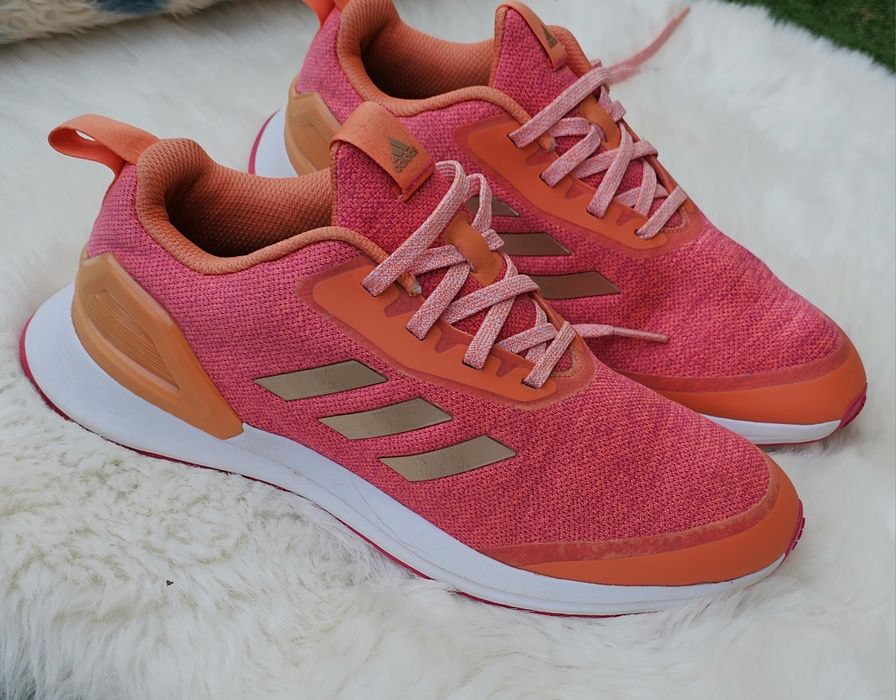 Adidas оригинални дамски маратонки  38 номер