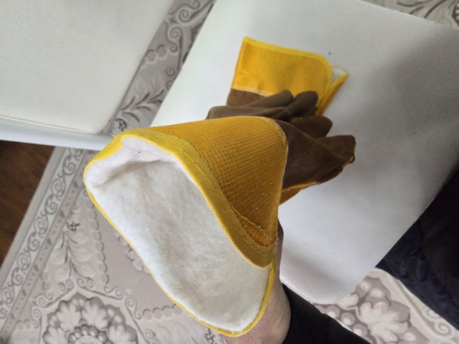 Спилковые перчатки