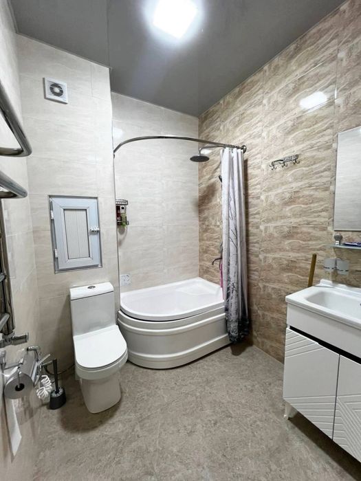 Продаётся 2-комнатная квартира с новым ремонтом в ЖК Asia House