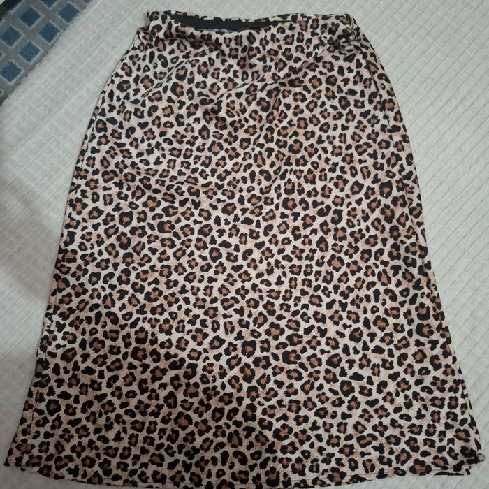 Fusta satin leoardata