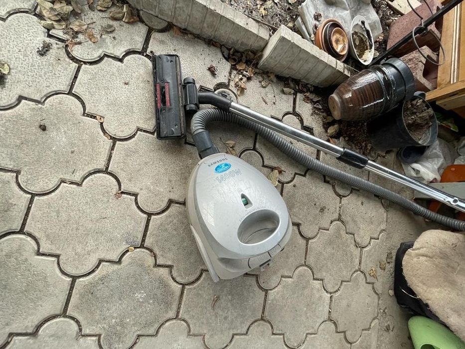 Пылесос Samsung.