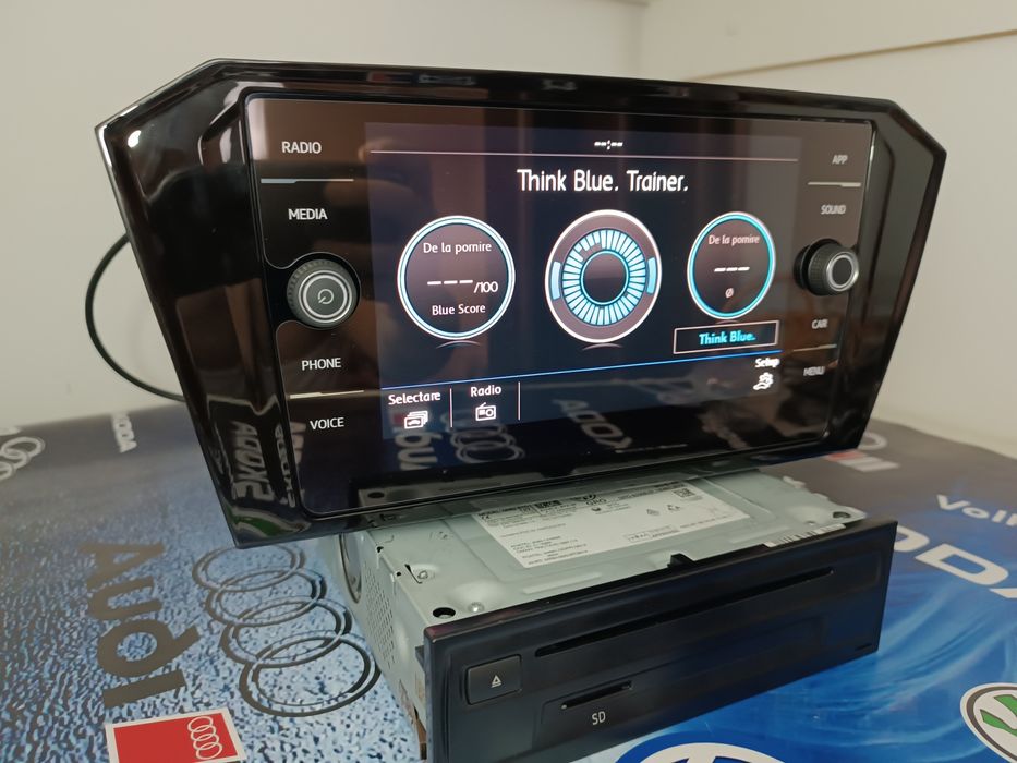 Vând Mib2 Vw PassatB8 unitate și display,rama inclusa in preț