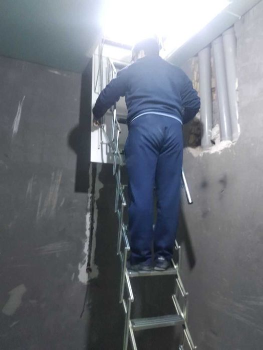 Люк большой с лестницей для чердака для технического осмотра помещений