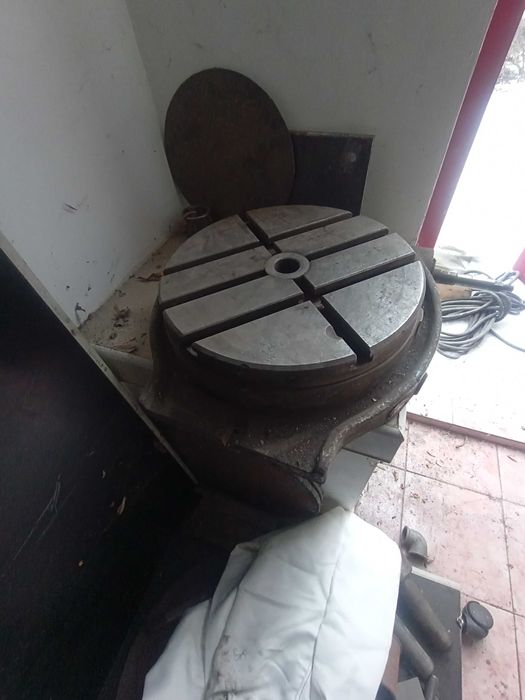 Въртяща се маса за бормашина или фреза