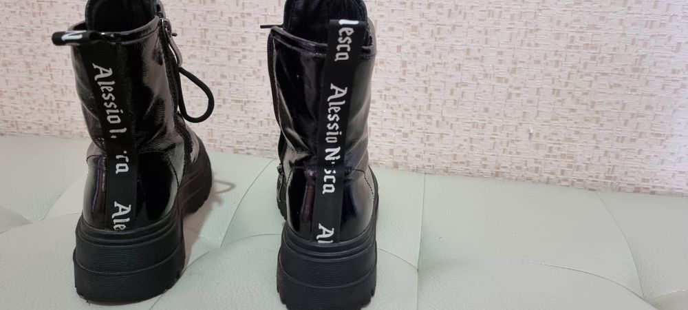 Продам осенние ботинки