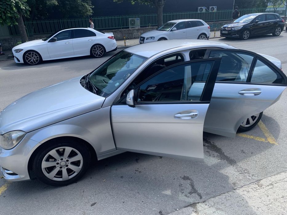 Мерцедес 220 С дизел автомат