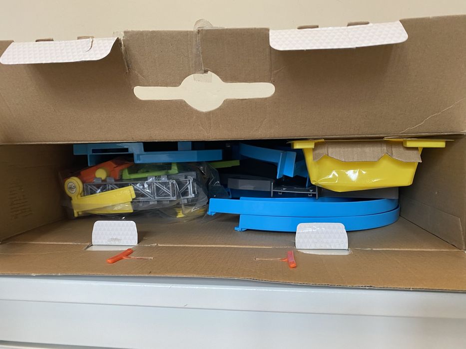 Писта “Go Gears Burago Super Service Station”