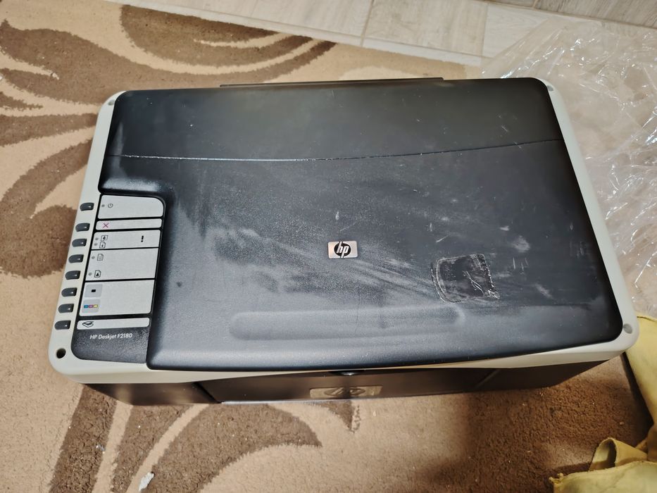 Vând imprimanta HP și monitor Samsung