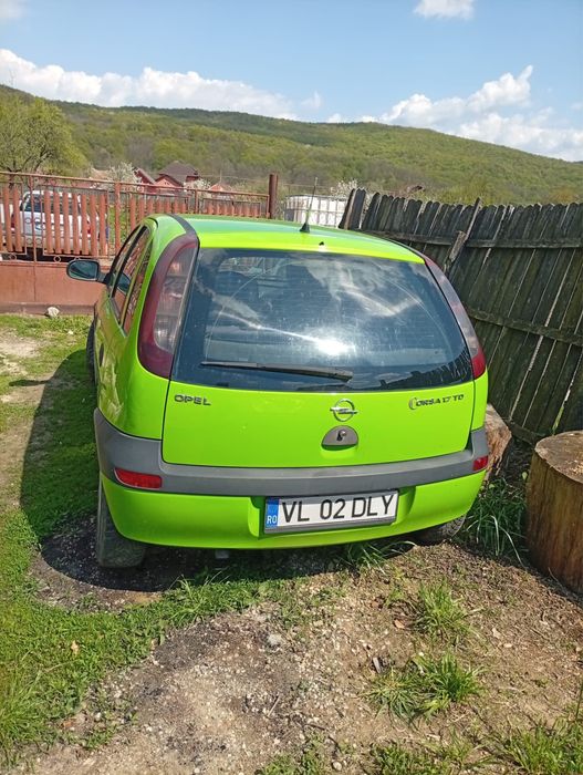 Opel Corsa C, an 2001 – pentru piese sau reparație