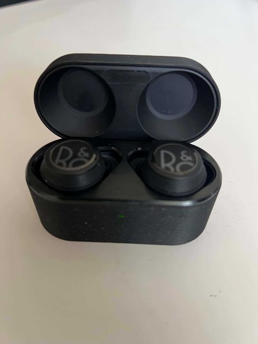 "Căști Bang & Olufsen Beoplay E8 Sport, impecabile!
