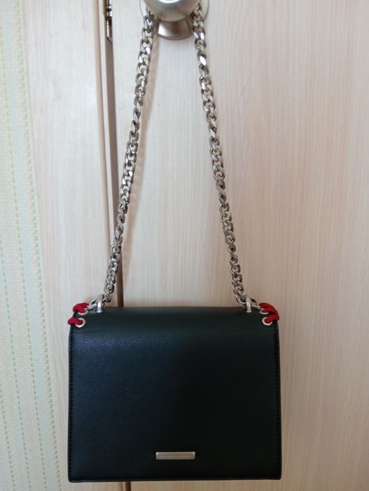 Продается сумочка бренд "Charles & Keit"