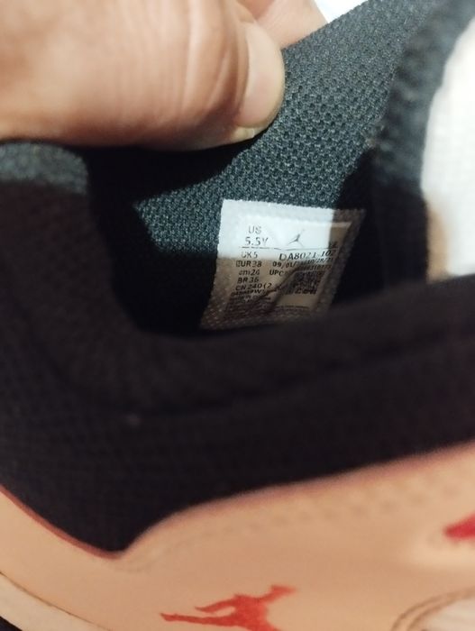 Vând ghete originale.