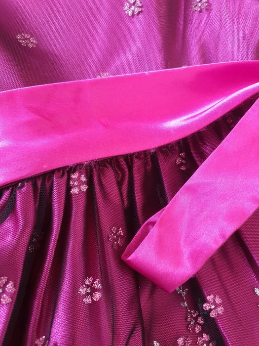 Vând rochita fetite