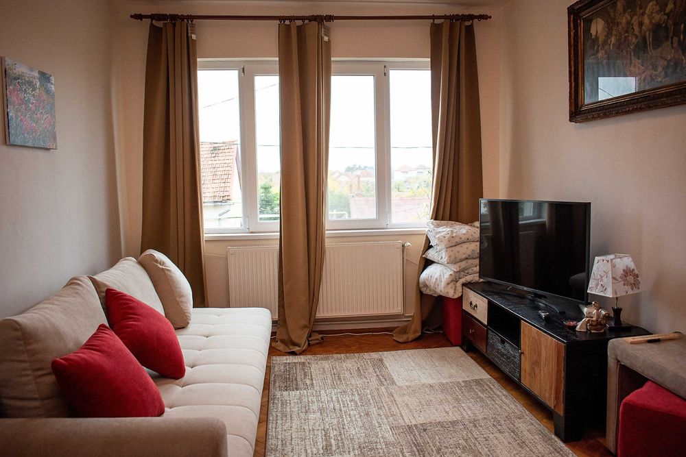 Vand casa cu 6 camere si teren in Buzias