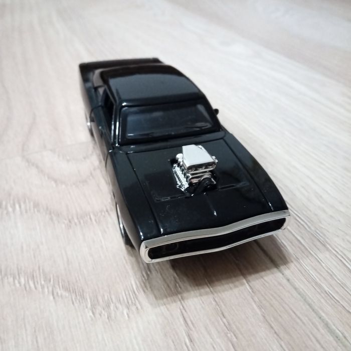 Machete Auto scara 1:32