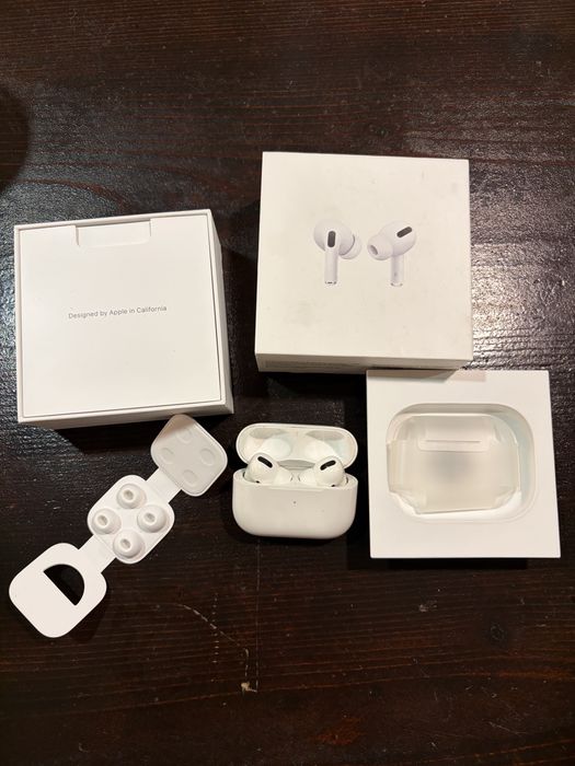 Apple AirPods Pro (прочети описанието)