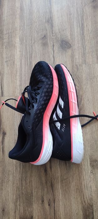 Маратонки Adidas и Puma