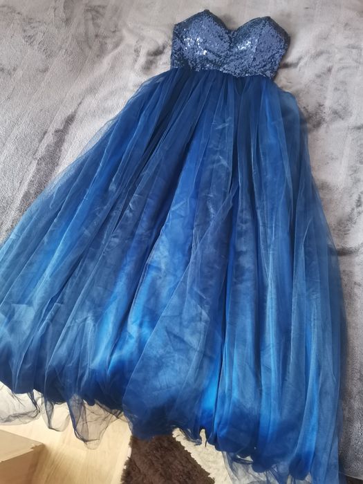 Vând rochie cu șliț mărimea S