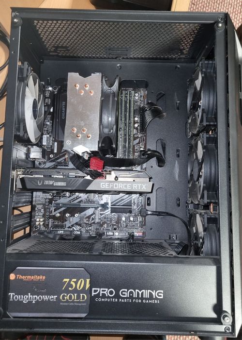 Vând calculator gaming i7 9700 RTX3060Ti 48GB RAM