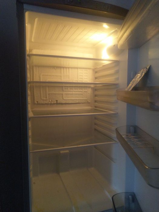 Срочно продам дёшево холодильник Аристон