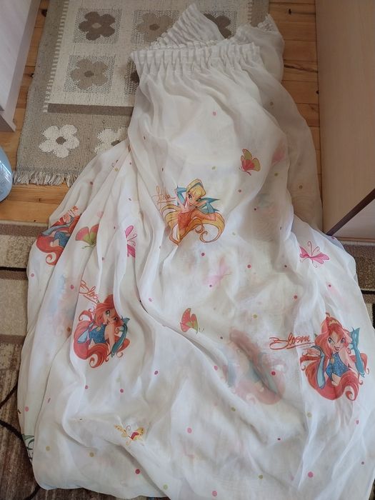 Продавам две детски пердета