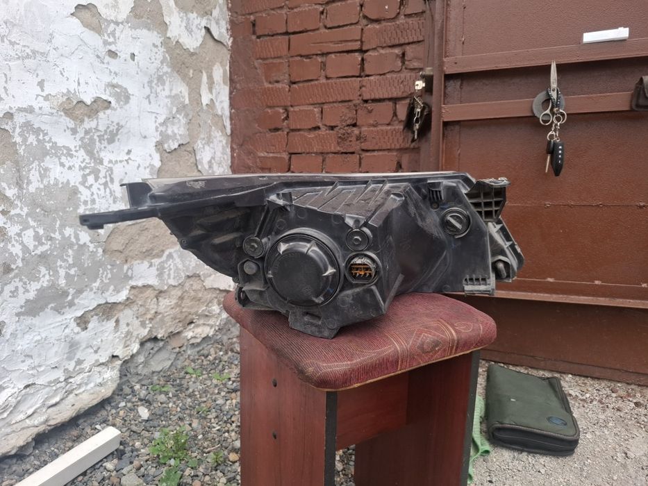 Прадам фару на кия рио 3. Левое.