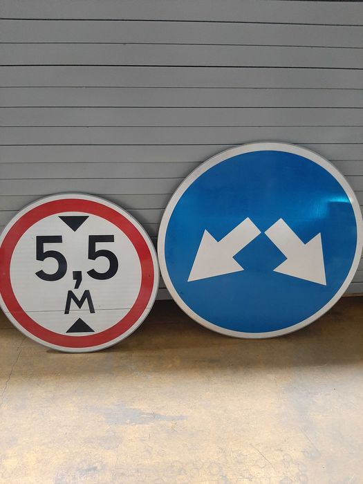 Дорожные знаки светоотражающие