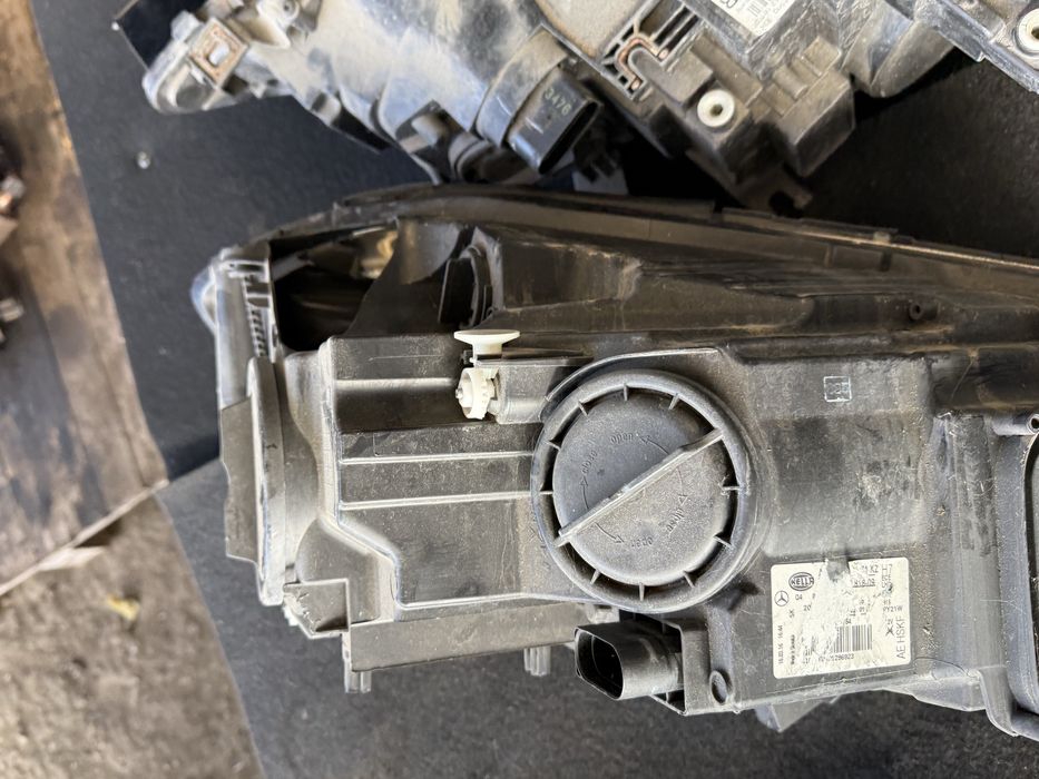 Фар с забележки за части Mercedes A clas w176 спукан корпус