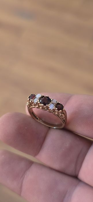 Inel aur granate si opal