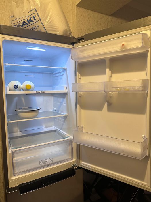 Холодильник Samsung 230л