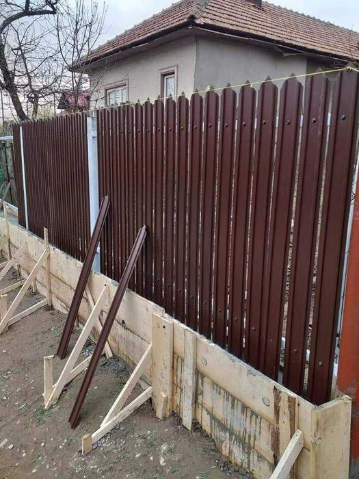 Garduri si porti de diferite modele si dimensiuni (sipca metalica, panou stil jaluzele, tabla cutata, plasa bordurata, BCA sau beton si alte modele)