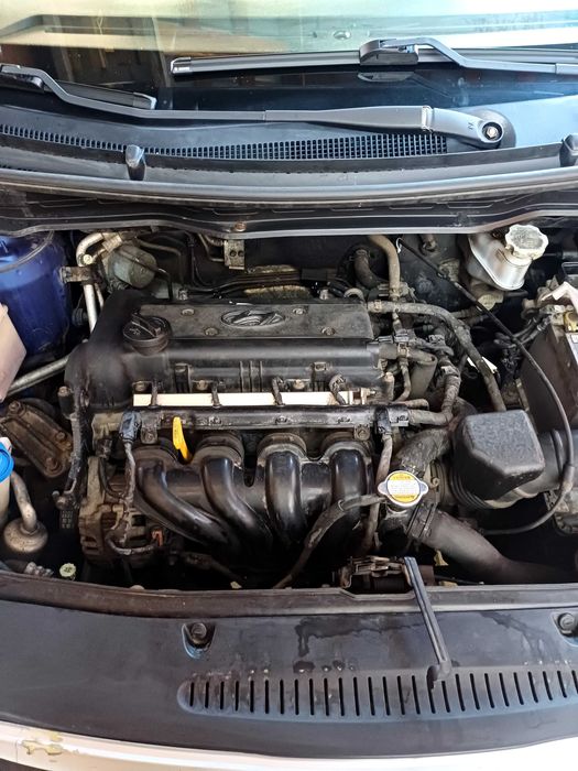 Hyundai i20  an 2009 128.000 km albastru. ITP si asigurare valabile pana anul viitor. Benzina 74CP 1396 cmc. Comenzi volan, faruri reglabile