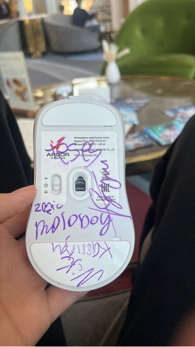 продам игровую мышь с автографами легенд кс2