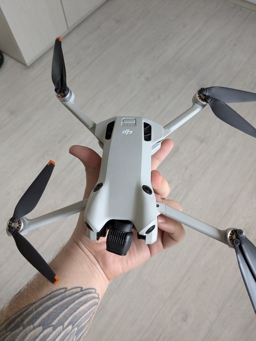 Продам дрон dji mini 4 pro