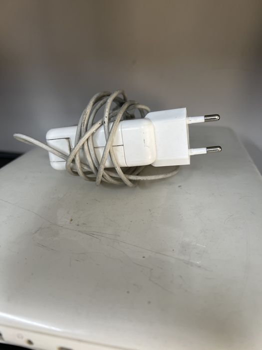 Продается macbook 2009 года