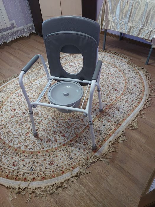 Стул туалетдля инвалидов