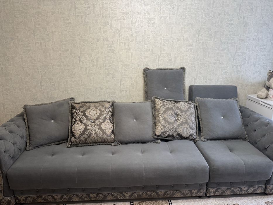 Продам диван серый