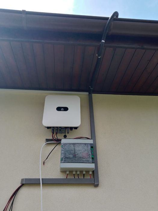 Montaj Panouri Fotovoltaice Montaj  invertoare solare hibrid , on-grid