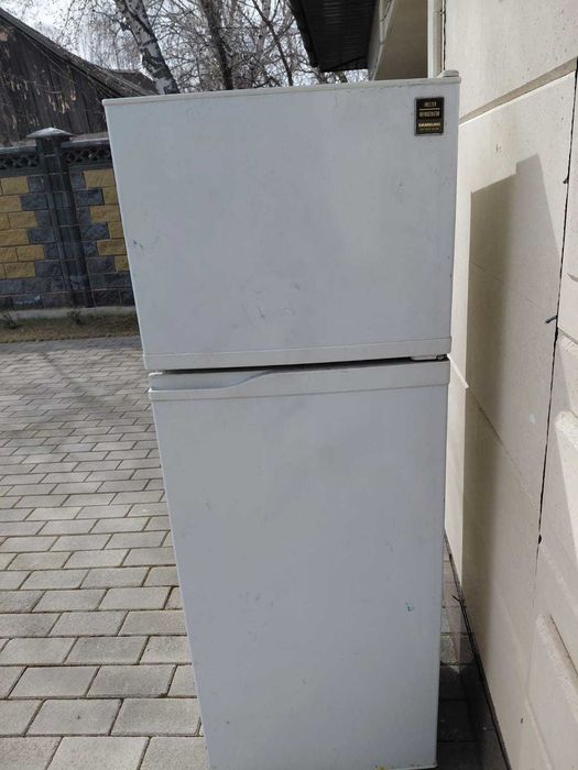 Продам холодильник на запчасти