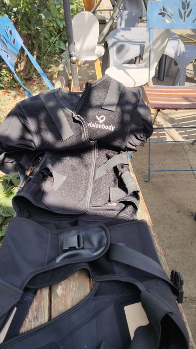 Vând costum vision body