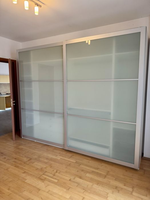 Dulap mare , usi sticla glisante, stare perfecta