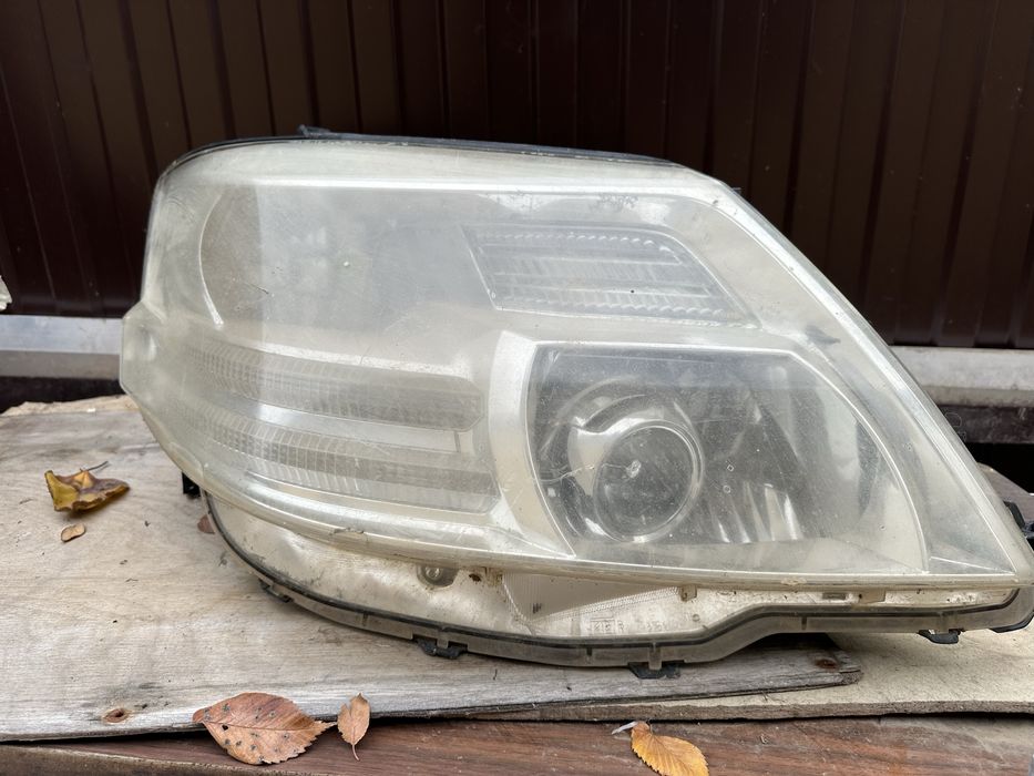 Фара на тойоту  альфард