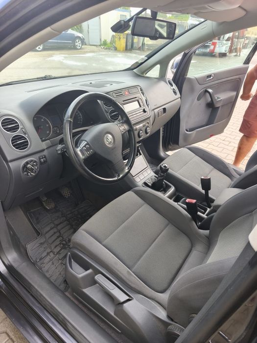 Vând Golf 5 plus