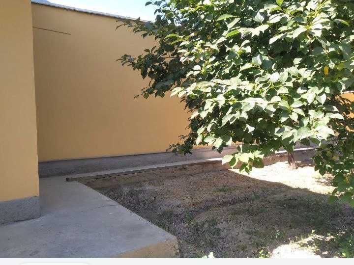 10 хонали, 6 сотикдан иборат булган ховли сотилади.