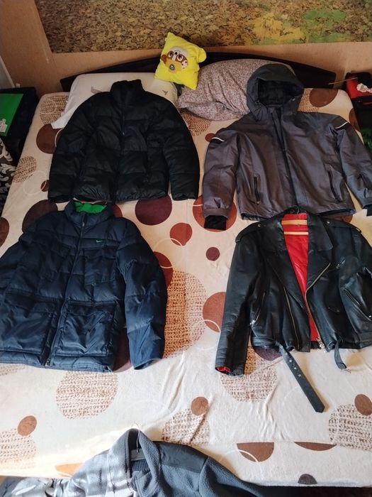 Vând geci în stare bună.